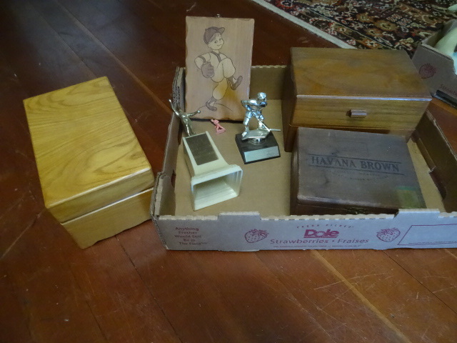 lot 69 image: Havana Brown vintage cigar box. 2 t...