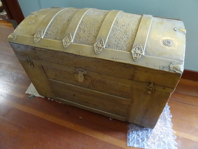 lot 73 image: Vintage metal skinned trunk. Misc c...