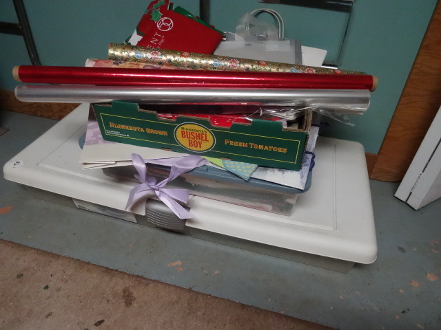 lot 92 image: Large variety of misc wrapping pape...