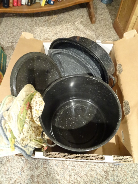 lot 104 image: Enamel ware cookware. 2  roasters a...