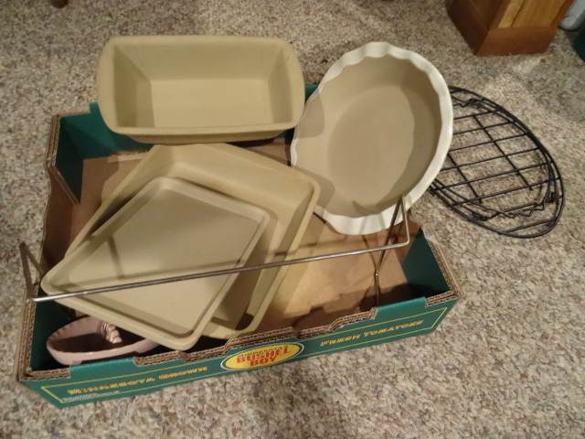 lot 105 image: Pampered Chef Bake ware. Pizza ston...