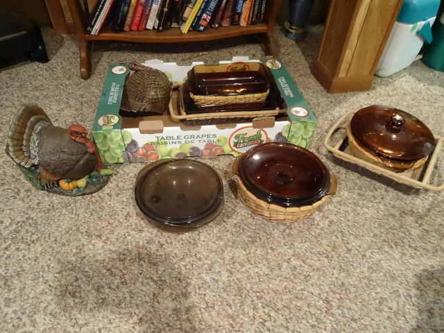 lot 106 image: Anchor hockling casseroles with cov...