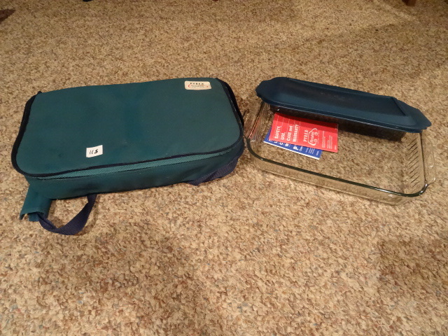 lot 115 image: Pyrex 9 x 11 casserole with lid and...