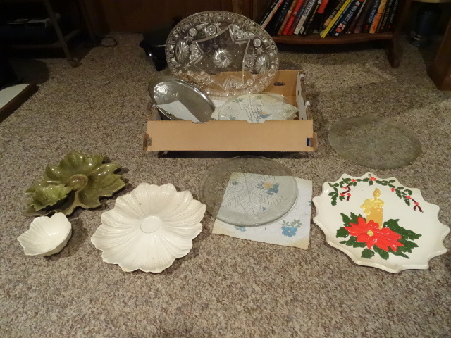 lot 118 image: Variety of platters...