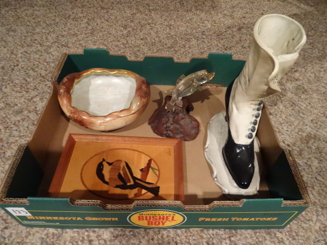 lot 123 image: Decorative ceramic planter shoe. Mi...