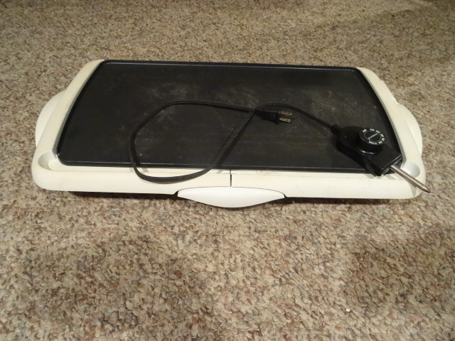 lot 124 image: Electric griddle. Presto...