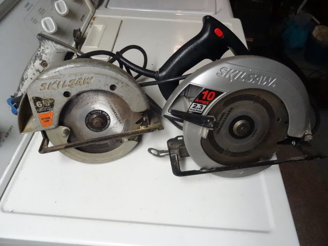 lot 137 image: 2 skil saws. 7 14 and 6 12...
