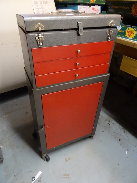 lot 153 image: Rolling tool box. 3 drawer upper ch...