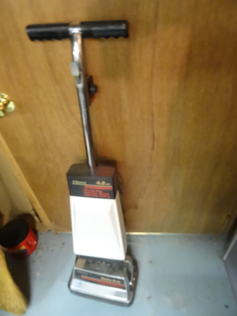 lot 158 image: Kenmore heavy duty floor cleaner ma...