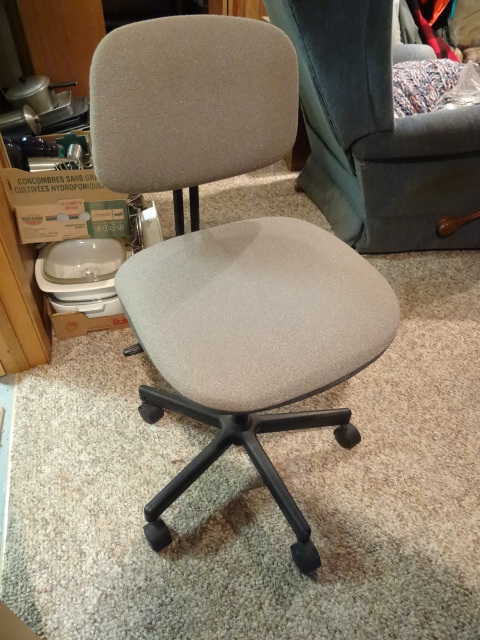lot 160 image: Office chair on wheels...
