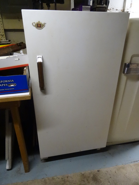 lot 162 image: Montgomery Wards #4321 Upright free...