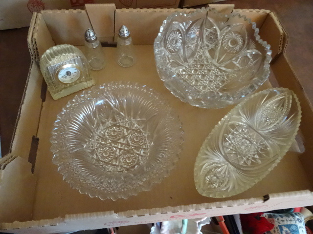 lot 166 image: Misc glassware. Bowls. S and P. Clo...