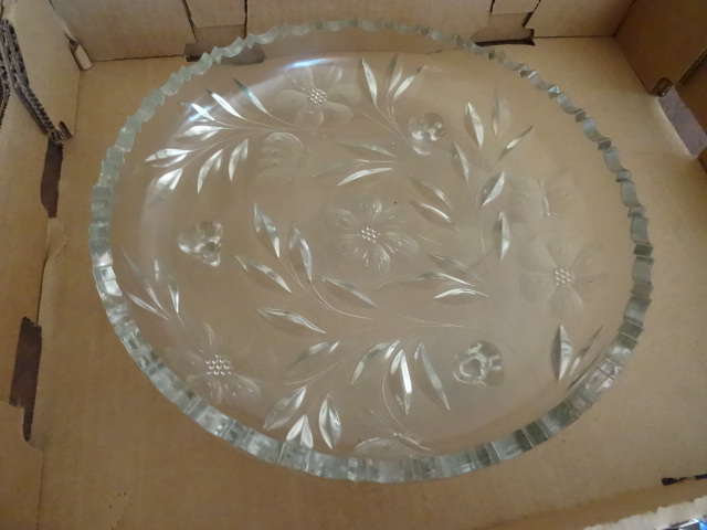 lot 170 image: Glass footed platter. 12...