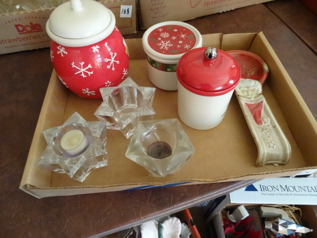 lot 176 image: Misc Christmas dcor. Mini cookie ...