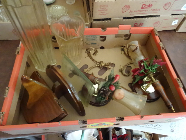 lot 184 image: Vases wall dcor  shelfs...