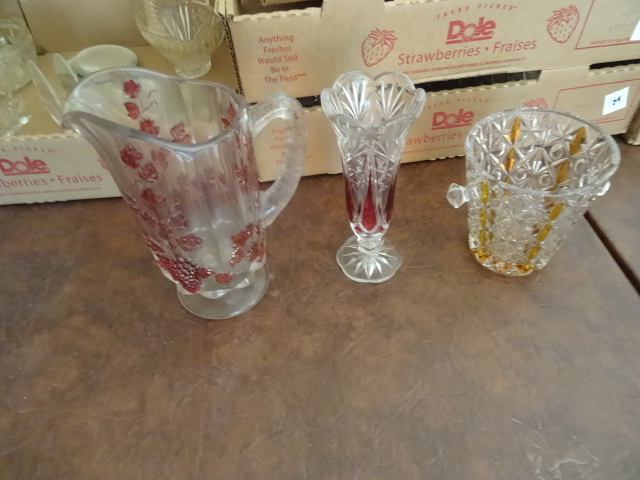 lot 185 image: Glassware, ice bucket. Vase. Platte...
