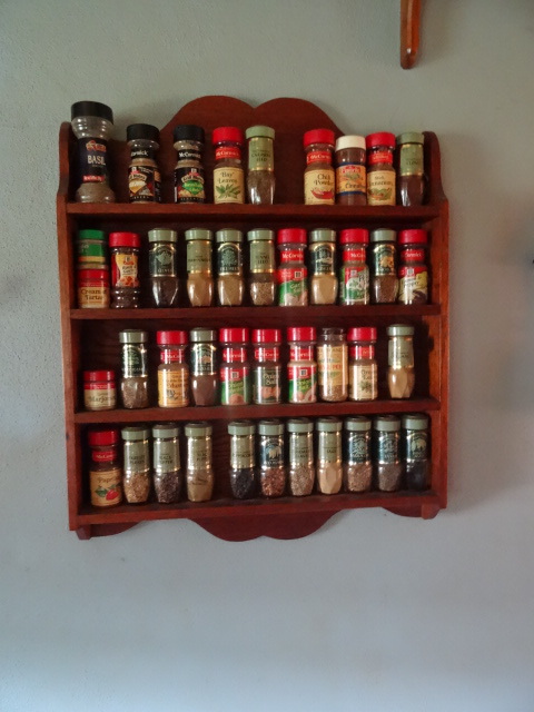 lot 191 image: Spice rack with contents. 21 x 27...