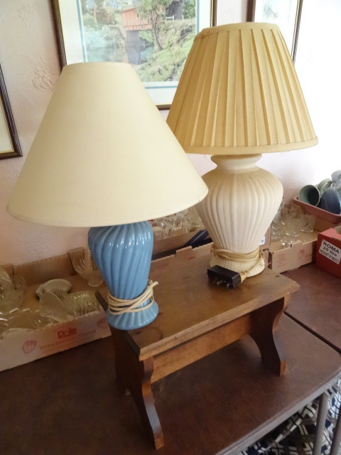 lot 195 image: Step stool. 2 table lamps...