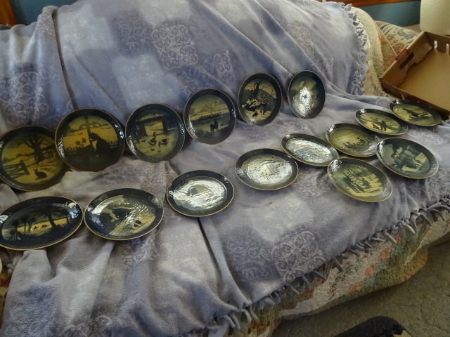 lot 215 image: 16 Royal Copenhagen Collector plate...