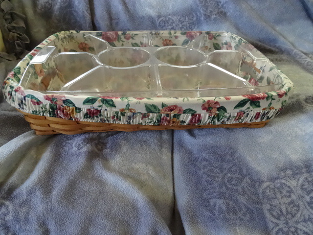 lot 218 image: 20 x 14 Longaberger basket with ins...