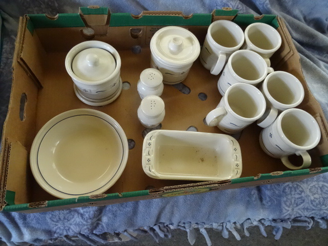 lot 224 image: Longaberger coffee cups. S and P. S...