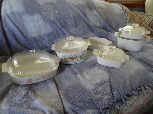 lot 227 image: Variety of Corning ware pots and co...