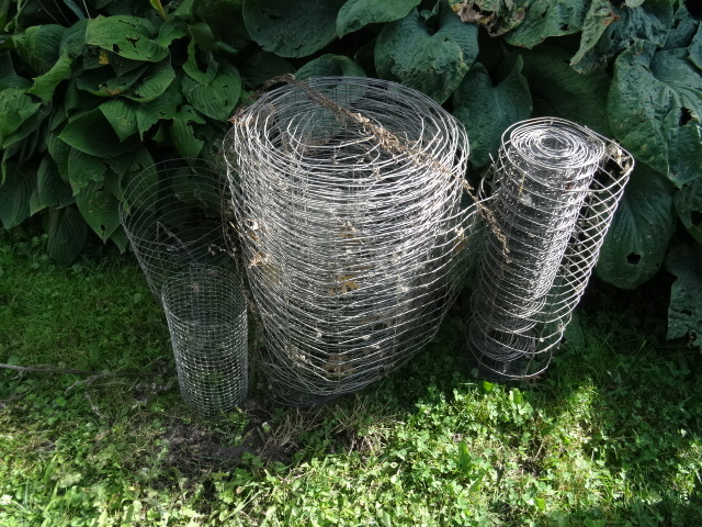 lot 238 image: Misc wire fencing...