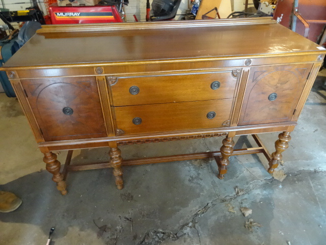 lot 243 image: Vintage buffet. 2 drawers and 2 doo...