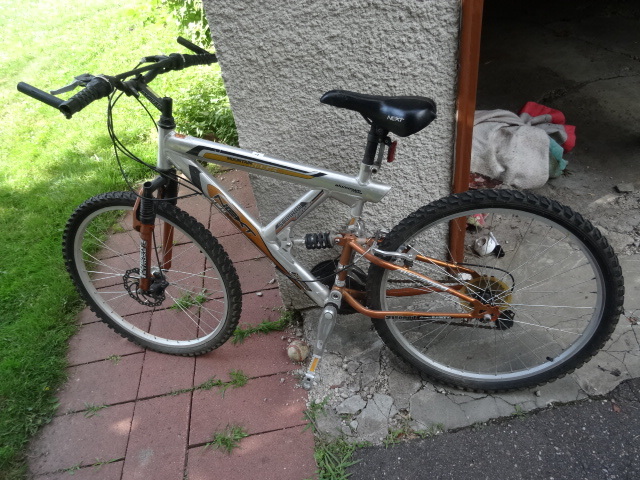 lot 249 image: 21 speed mountain bike. Shimaro...