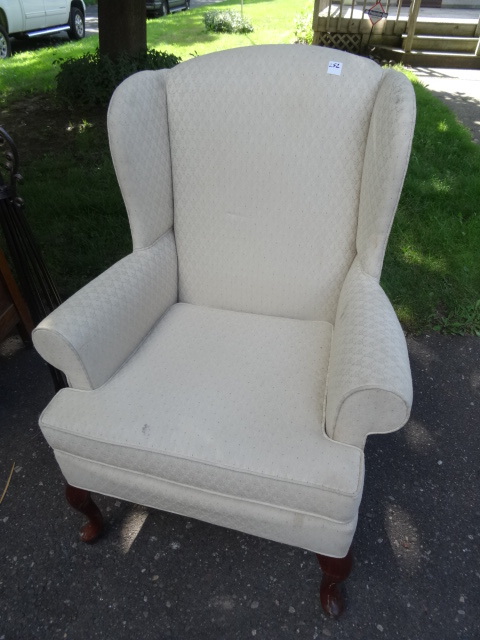 lot 252 image: Queen Anne upholstered chair. 32 x ...