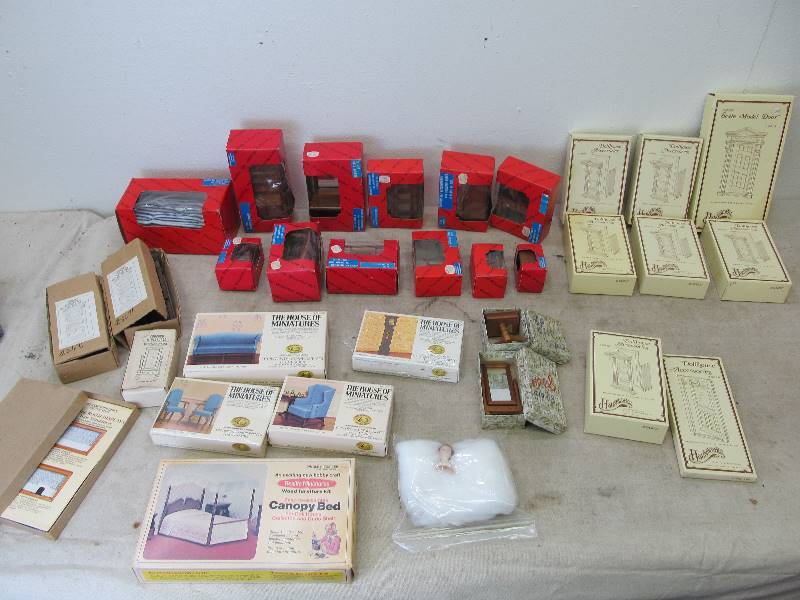lot 76 image: Large Lot of Vintage Dollhouse Furniture - Most New in Box