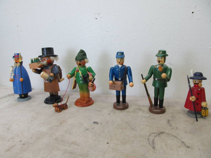 lot 77 image: NICE Lot of Vintage Wooden German Smoker Figurines