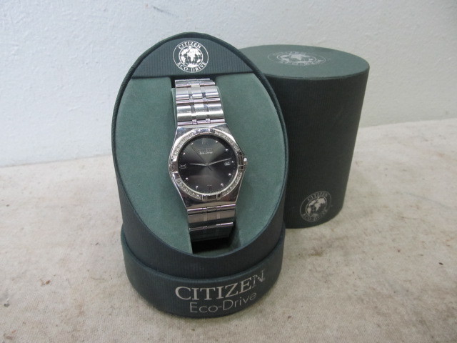 lot 11 image: Citizen Eco-Drive Mens Watch wDiamond Bezel & Box