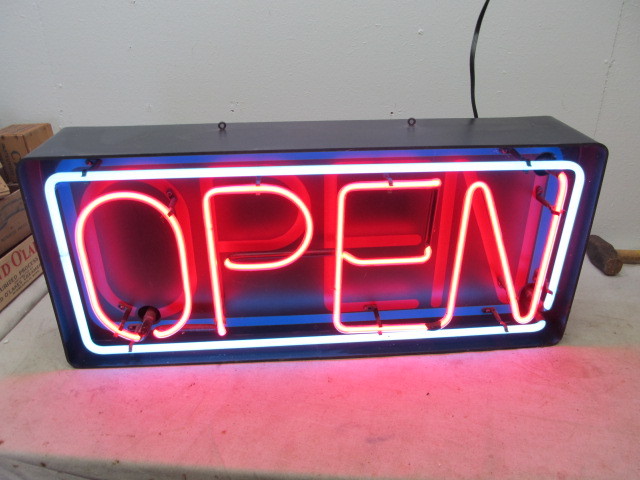 lot 16 image: Working Neon OPEN Sign