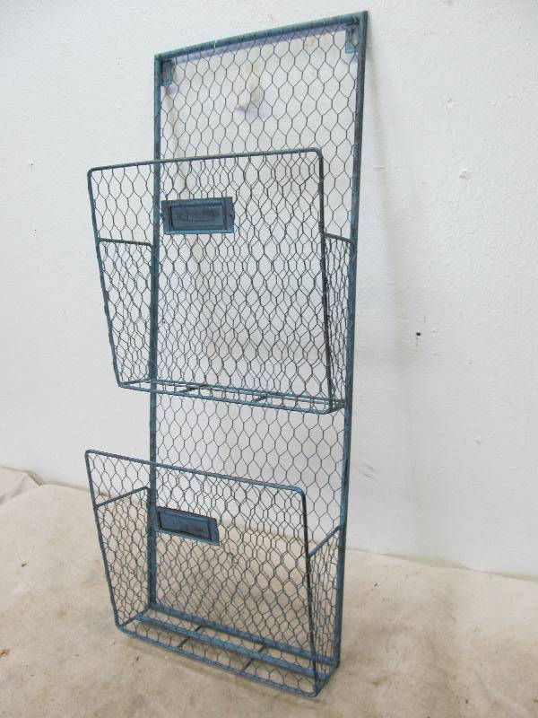 lot 26 image: Blue Rustic Wire Wall Organizer