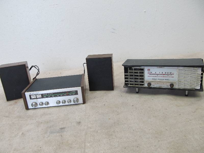 lot 35 image: Miniature Stereo Transistor Radios