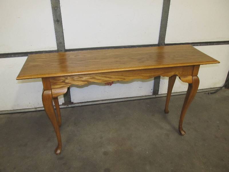 lot 40 image: Solid Wood Sofa Table