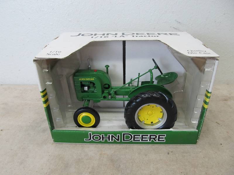 lot 52 image: NIB Diecast John Deere LA Tractor