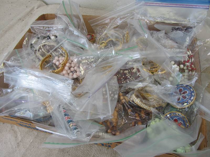 lot 71 image: Lot of Assorted Costume Jewelry