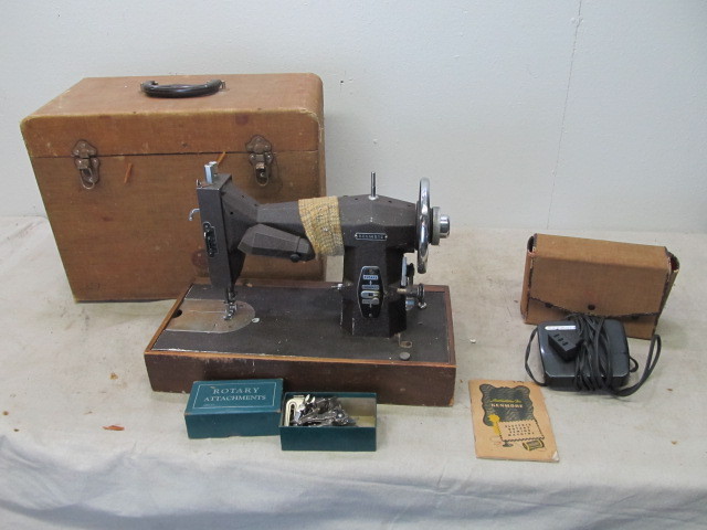 lot 89 image: Vintage Kenmore Sewing Machine wCase