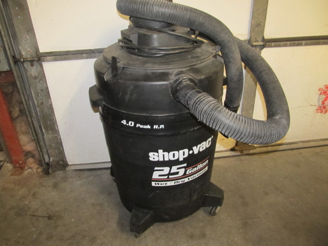 lot 95 image: Working 25 Gallon Shop Vac