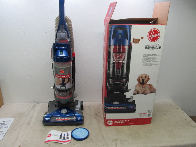 lot 104 image: LIKE NEW Hoover Wind Tunnel Vacuum 