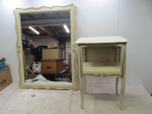 lot 106 image: Matching Vintage Wooden End Table & Mirror