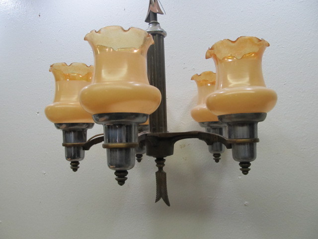 lot 116 image: Vintage Deco Arrow Motif Hanging Lamp