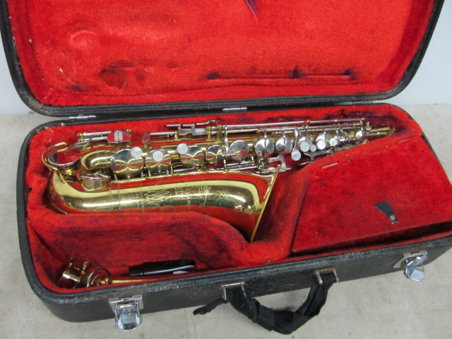 lot 183 image: Vintage KING 613 Saxophone wCase