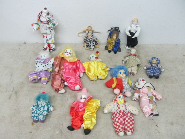 lot 185 image: Lot of Ceramic etc Clowns & Dolls