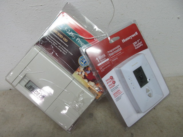 lot 194 image: 2 NEW Thermostats