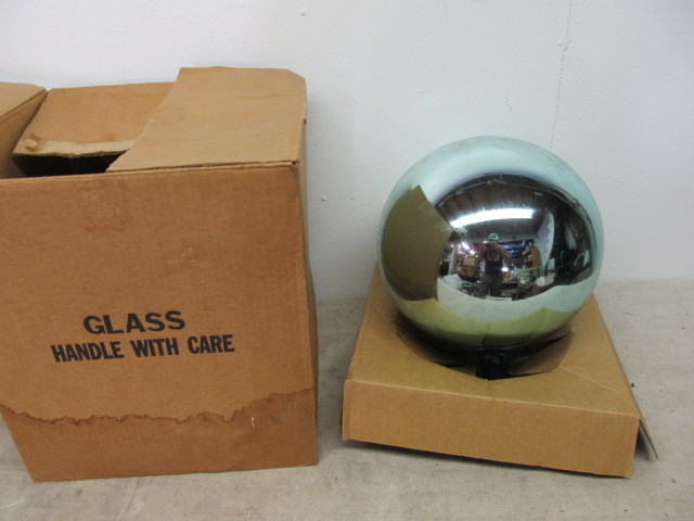 lot 196 image: 12 Glass Outdoor Gazing Ball