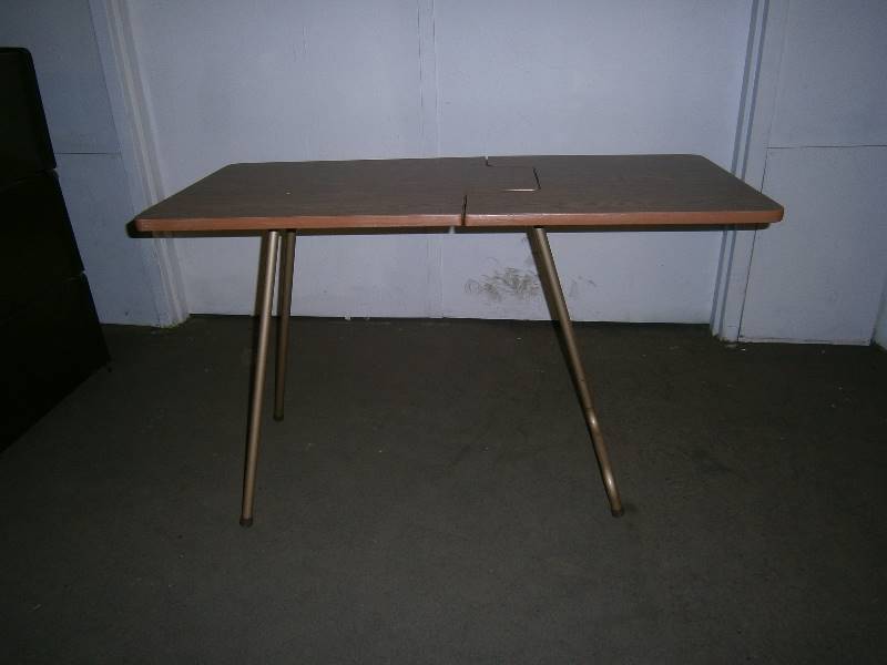 lot 138 image: Vintage Sewing Table