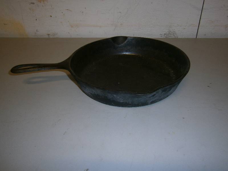 lot 154 image: 10 Sydney Ware Cast Iron Skillet
